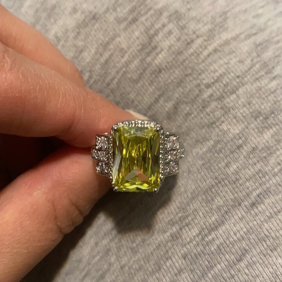 New 925 Sterling silver Emerald cut periot Ring - Picture 4 of 6